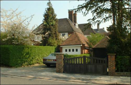 02 Linnell Drive rear